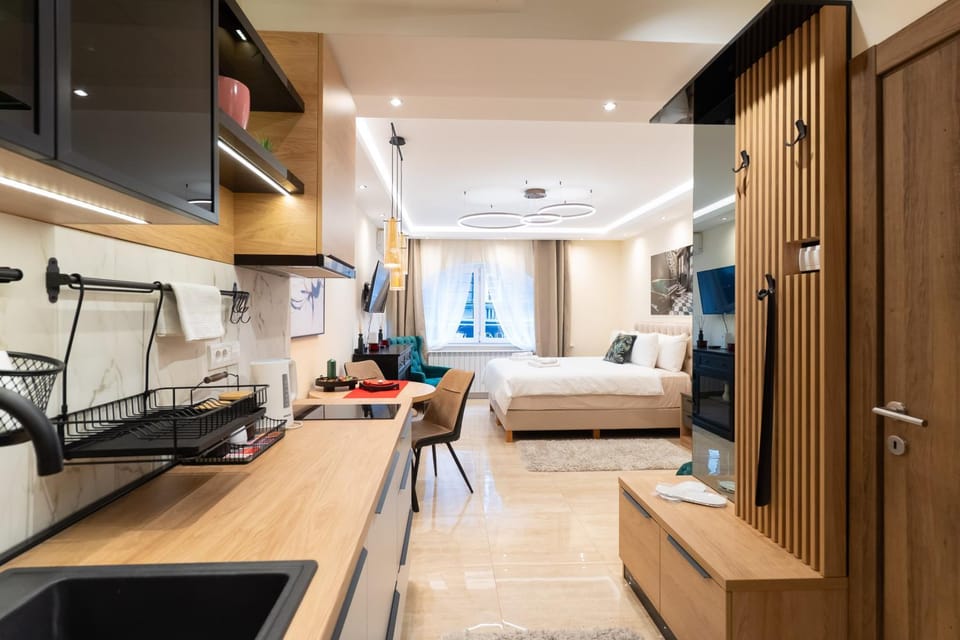 Bed, TV and multimedia, Seating area, Bedroom, pet friendly