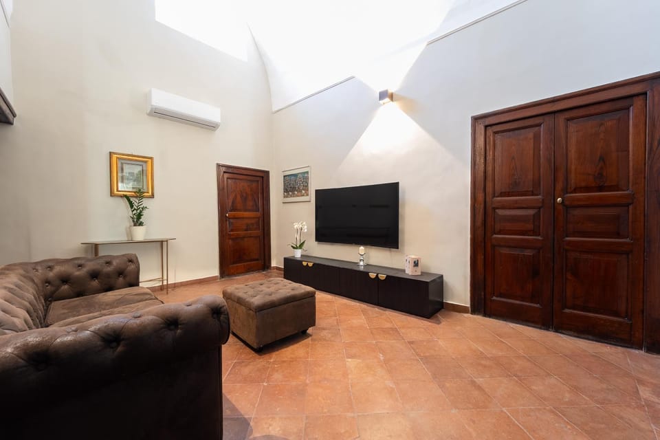 TV and multimedia, Living room, Seating area, Evening entertainment