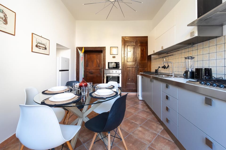 Kitchen or kitchenette, Dining area, dishwasher, stove