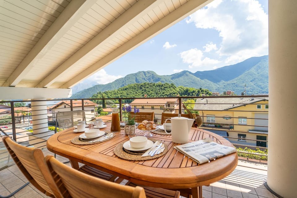 The A-LINE Lake COMO view apt A with pool & garage Apartment in Lenno