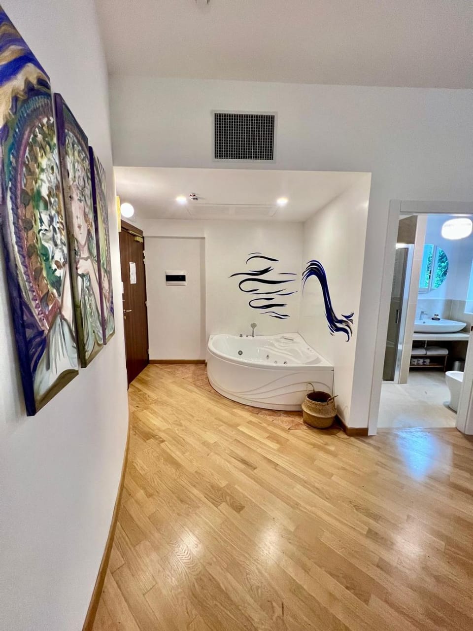 Bed, Bathroom, Photo of the whole room, Bedroom