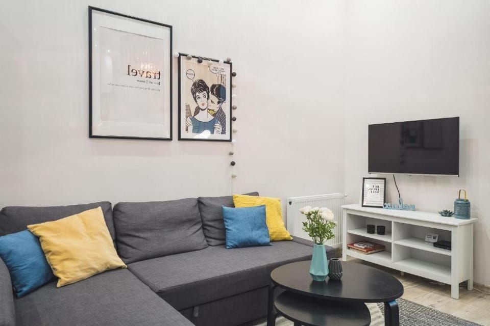 Communal lounge/ TV room, Living room, Seating area