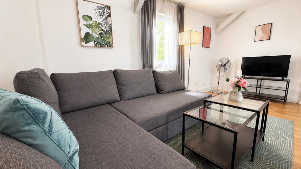Communal lounge/ TV room, TV and multimedia, Living room, Seating area