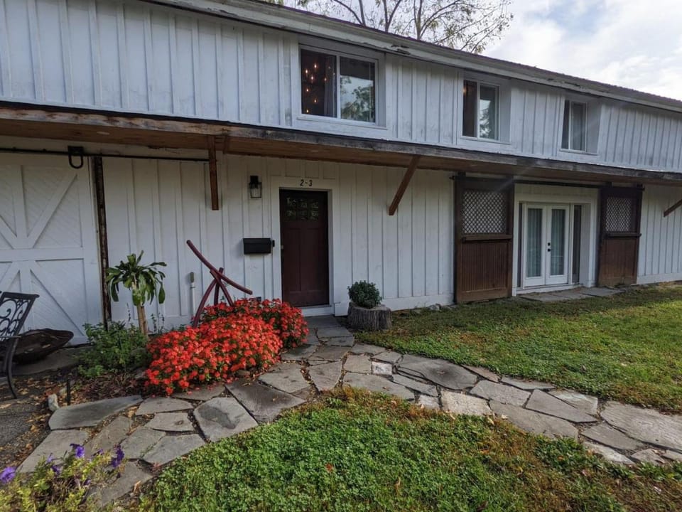 Property building, Spring, Day, Garden, Garden view