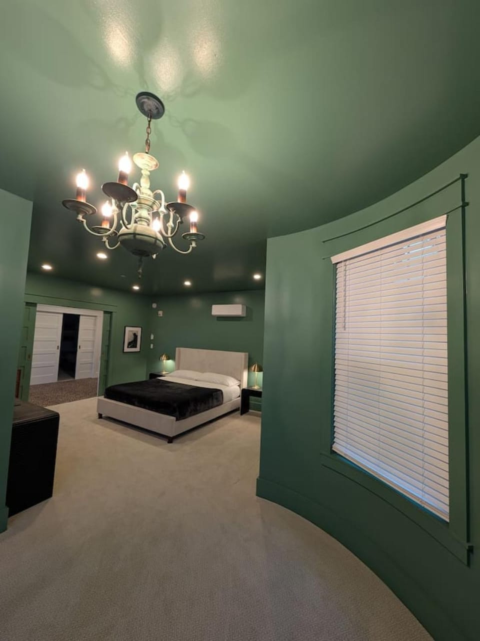 Bed, TV and multimedia, Photo of the whole room, Bedroom