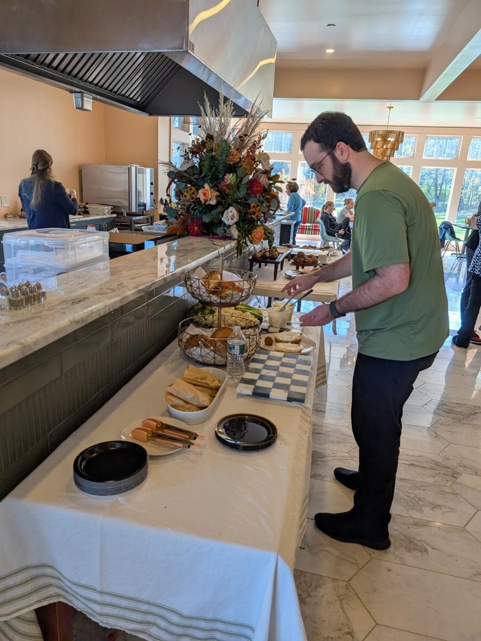 People, Banquet/Function facilities, Food, Breakfast, Buffet breakfast, group of guests