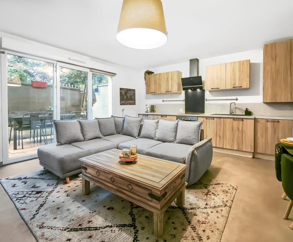 Bel appartement avec grande terrasse Apartment in Auvergne-Rhône-Alpes