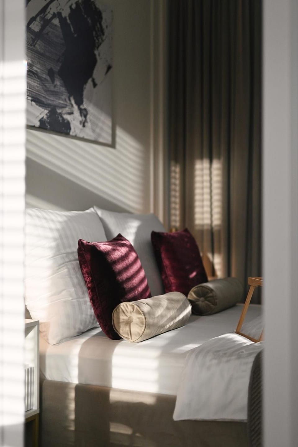 Bed, Photo of the whole room, Seating area, Bedroom