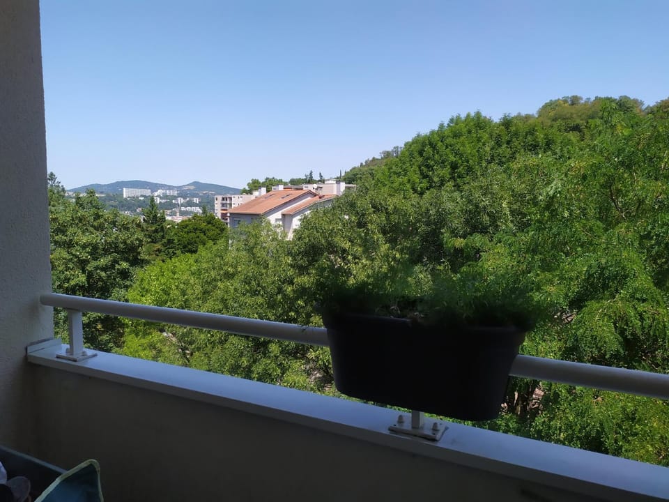 Chambre Lyon 9 Gorge de Loup Ligne D Apartment in Lyon