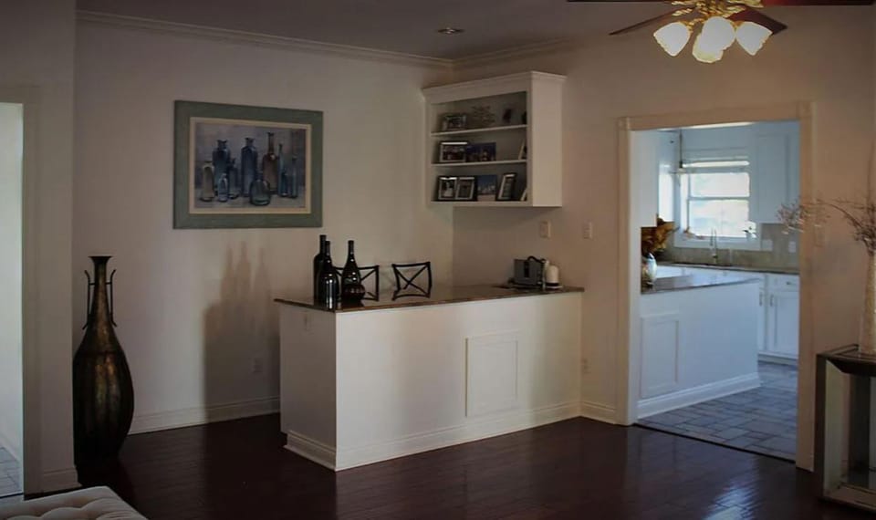 Kitchen or kitchenette, Internal: Not applicable to any particular room