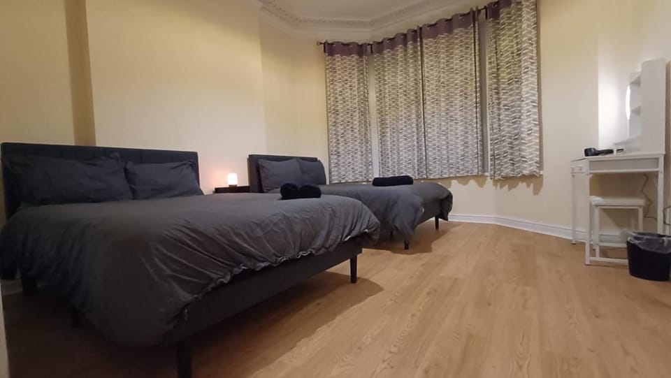 Peaceful Hot Tub Retreat with Private Garden Apartment in Cardiff