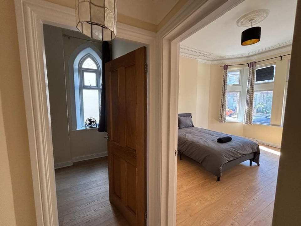 Peaceful Hot Tub Retreat with Private Garden Apartment in Cardiff