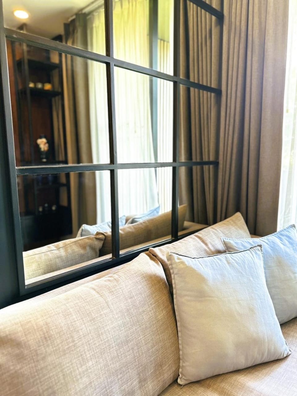 Living room, Photo of the whole room
