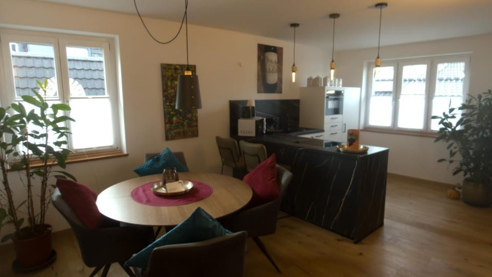 Seating area, Dining area
