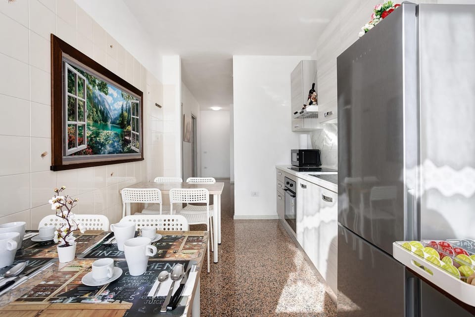 Property building, Kitchen or kitchenette, Living room