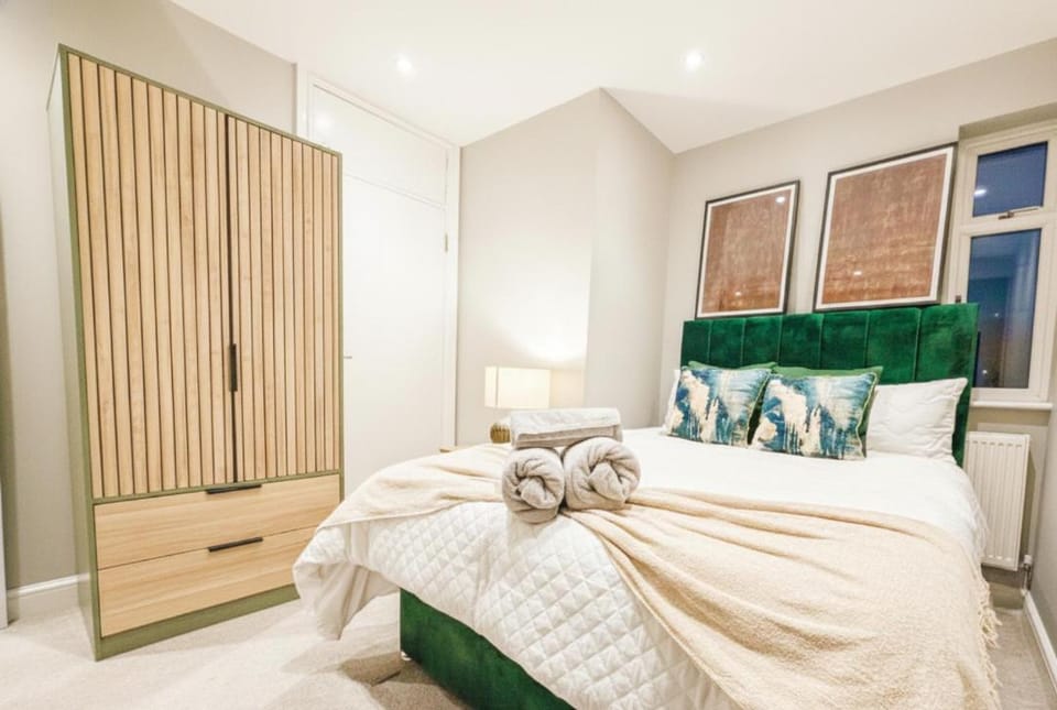 Exclusive 2 Bedroom Flat in Queens Park! Apartment in City of Westminster