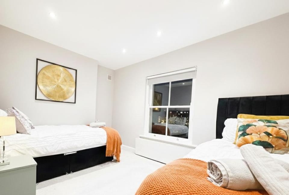 Exclusive 2 Bedroom Flat in Queens Park! Apartment in City of Westminster