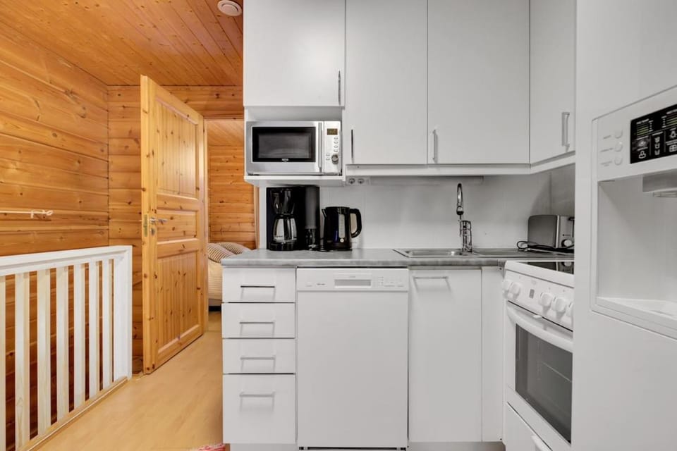 Coffee/tea facilities, Kitchen or kitchenette, dishwasher, oven, pet friendly, stove, toaster