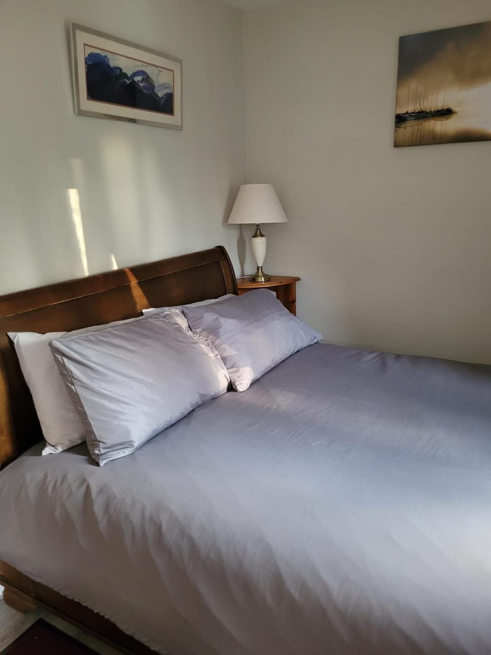 Dbl room with ensuite Bathroom and large windows, free parking Vacation rental in Basingstoke