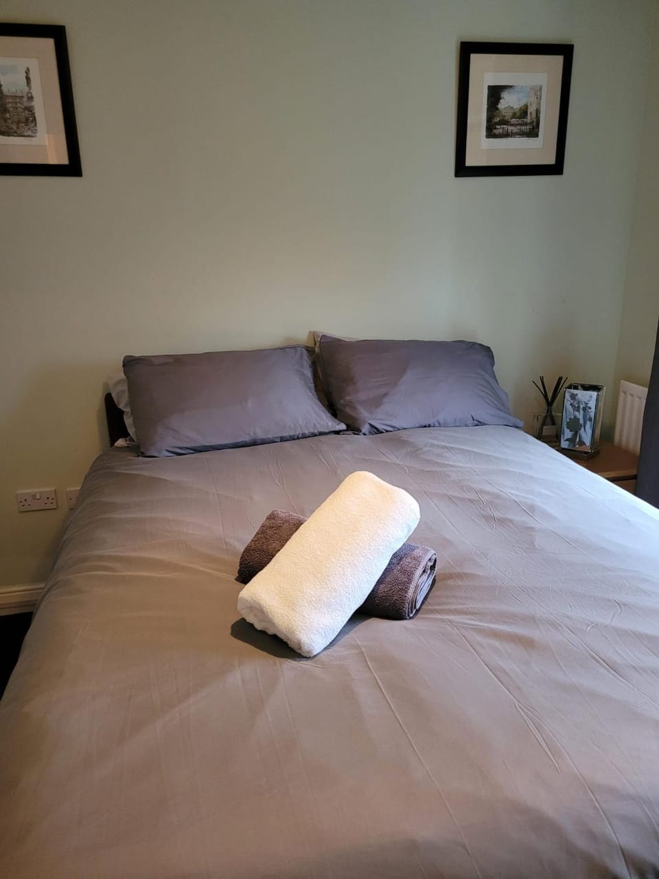 Dbl room with ensuite Bathroom and large windows, free parking Vacation rental in Basingstoke