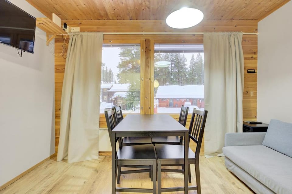 Pyhäkoti C - 30 Metres From the Slopes House in Rovaniemi