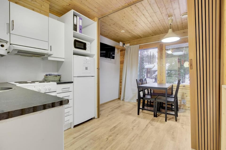 Pyhäkoti C - 30 Metres From the Slopes House in Rovaniemi