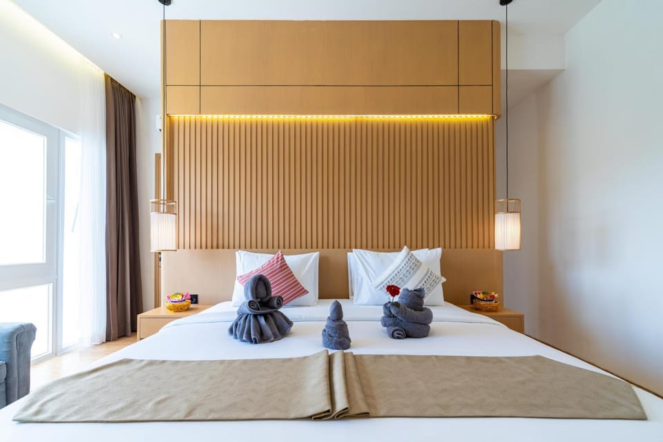 Bed, Photo of the whole room, Bedroom, towels