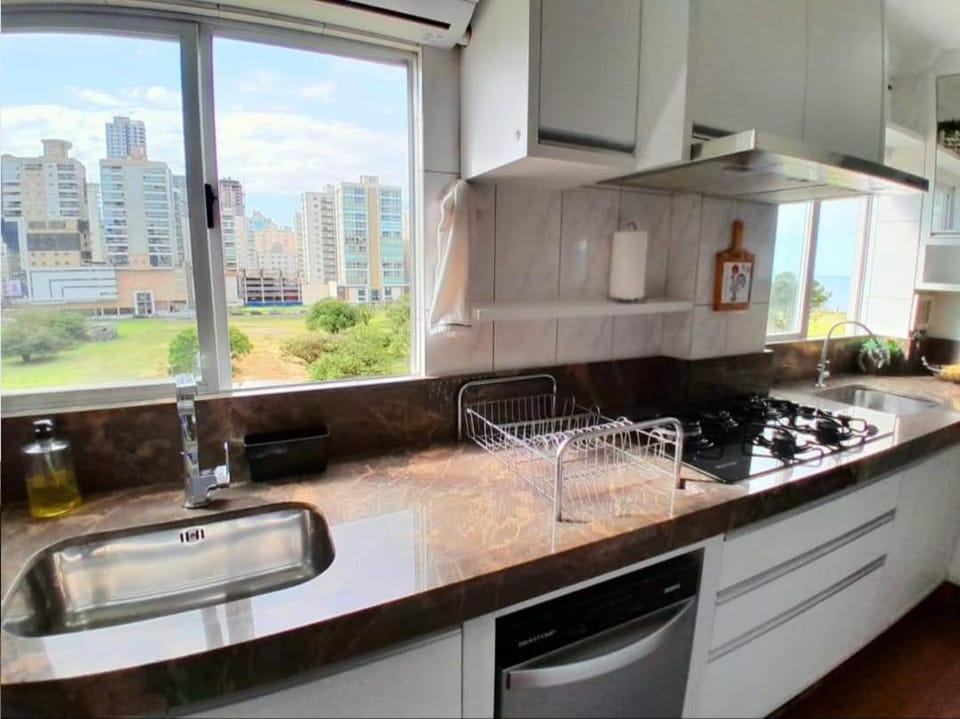 Quadra Mar com Ar mais Sacada Fechada sem insetos Apartment in Porto Belo