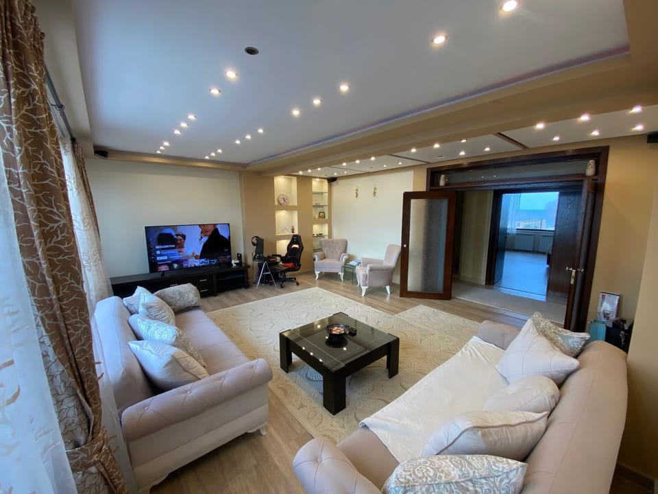 Communal lounge/ TV room, TV and multimedia, Living room, Seating area, Evening entertainment