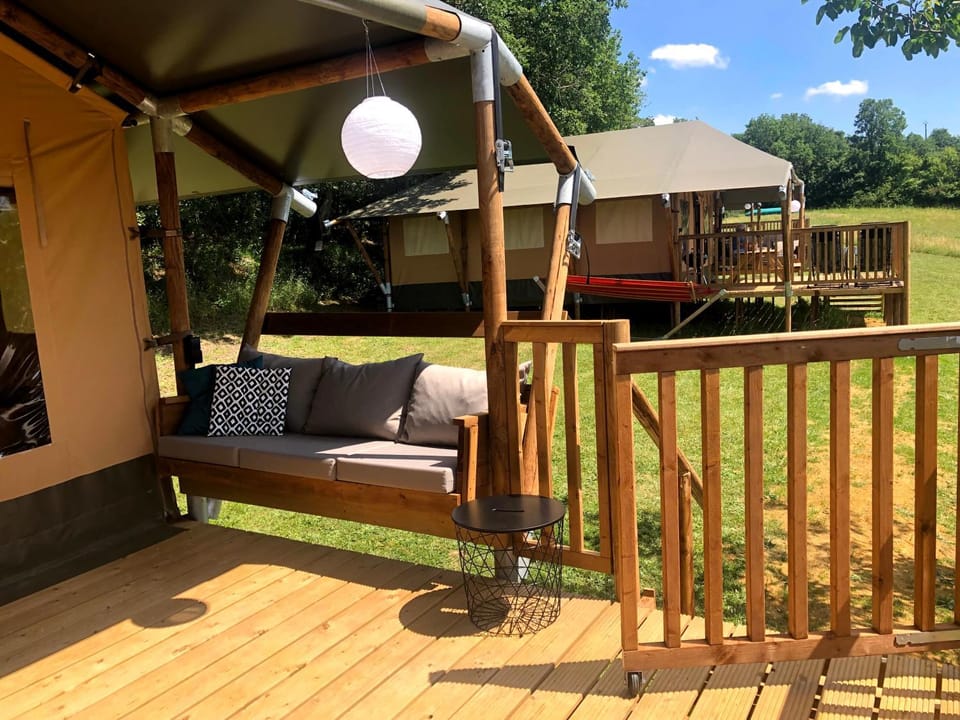 Glamping Lodge au cœur de la nature avec piscine Luxury tent in Occitanie