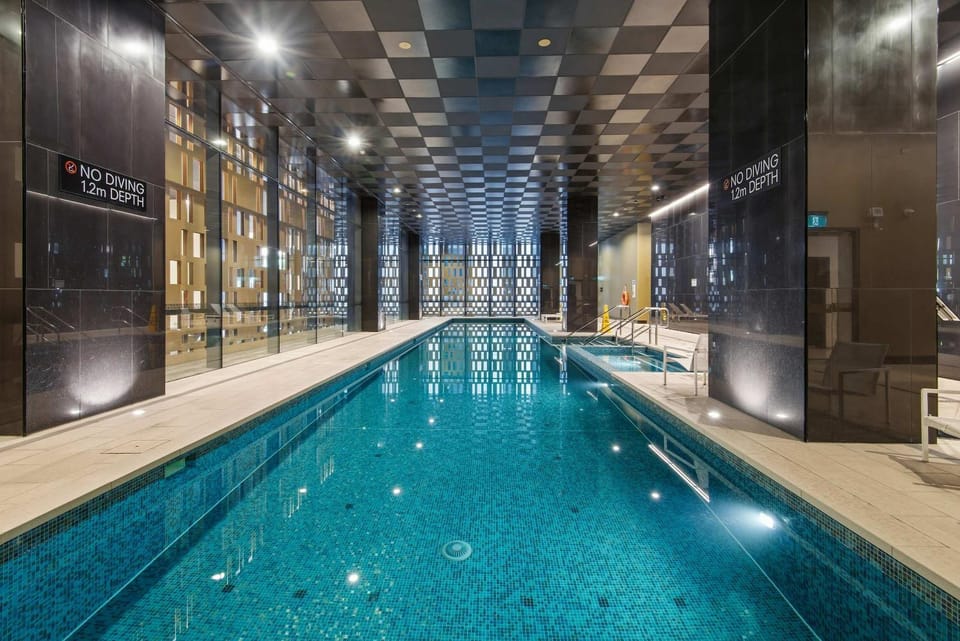 Docklands 2BR Apt Balcony Gym Pool Near CBD & MCG Apartment in Melbourne