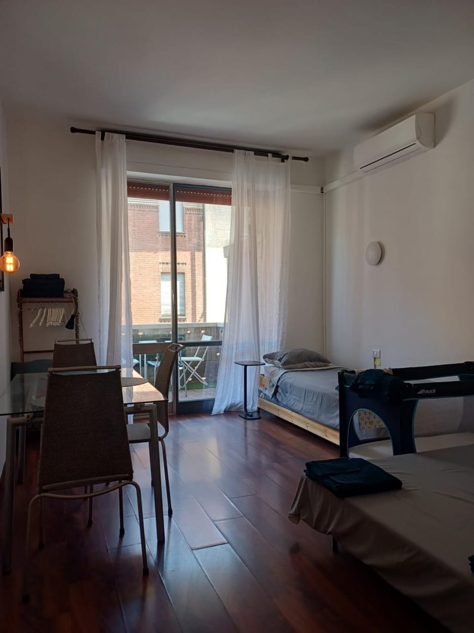 Bed, Living room, Photo of the whole room, Dining area