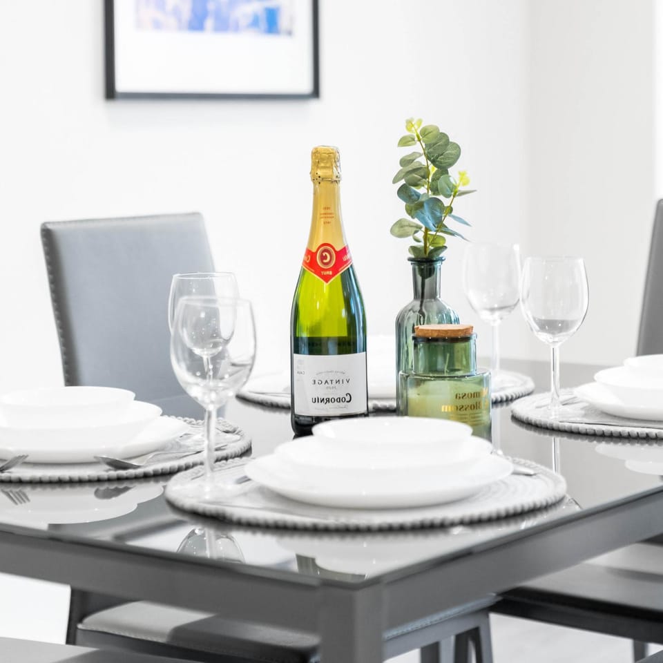 Food and drinks, Dining area, Food, Drinks