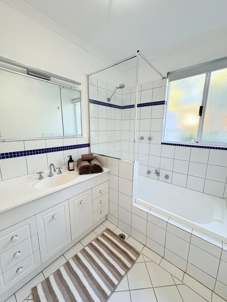 Shower, Bathroom, Bath, towels