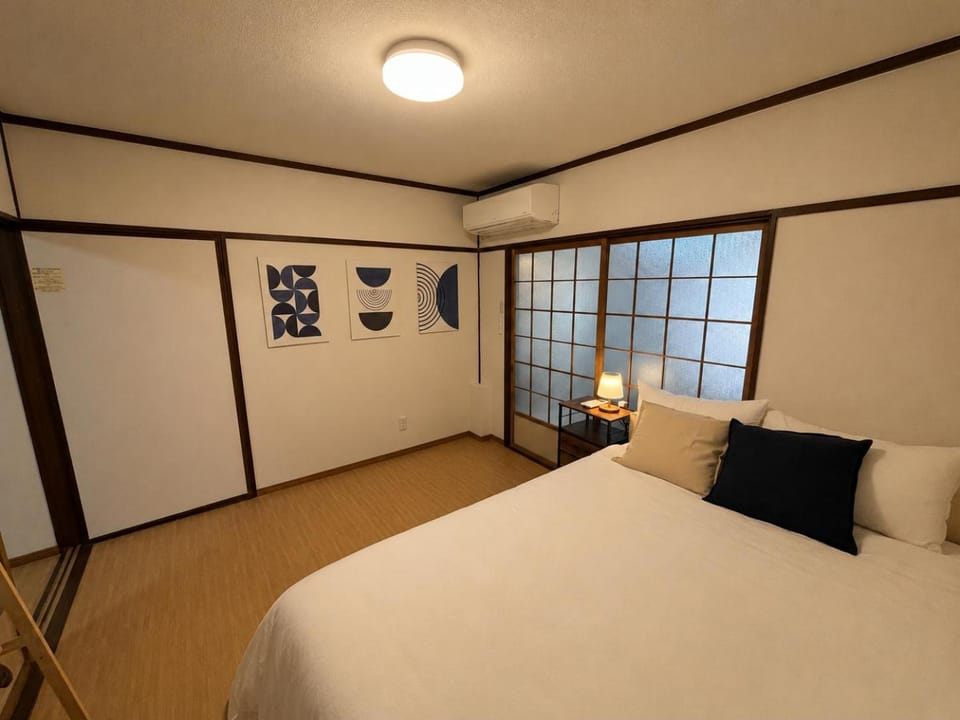 Bed, Bedroom, air conditioner
