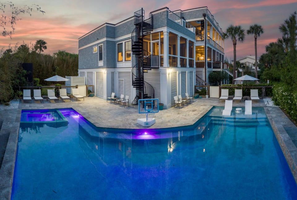 3 53rd Ave Stunning Ocean Views, Pool, Hot Tub, Elevator, Mother-in-law Suite House in Isle of Palms