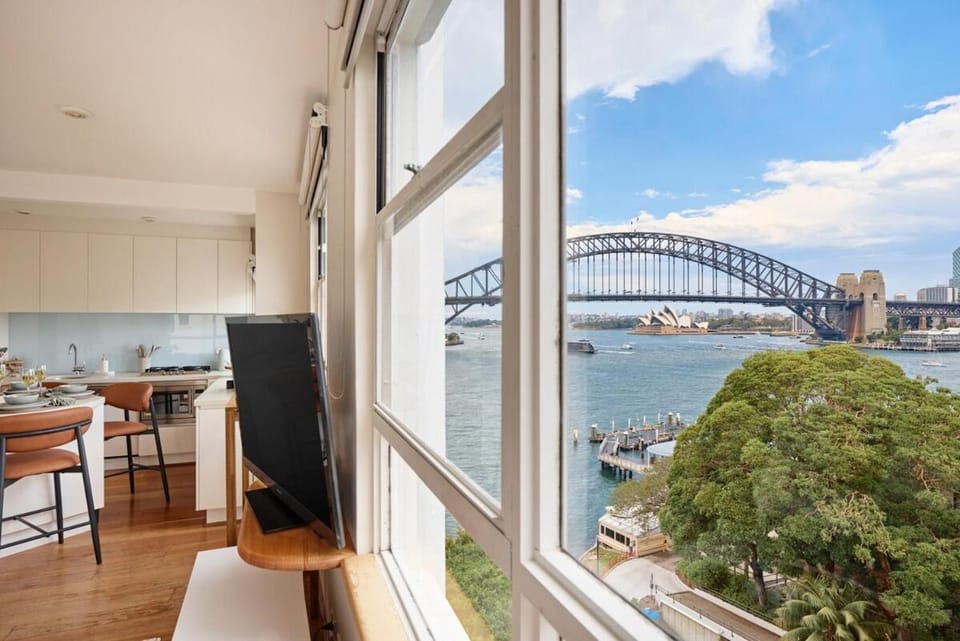 Iconic 1 BR Harbour View Apartment Apartment in Sydney