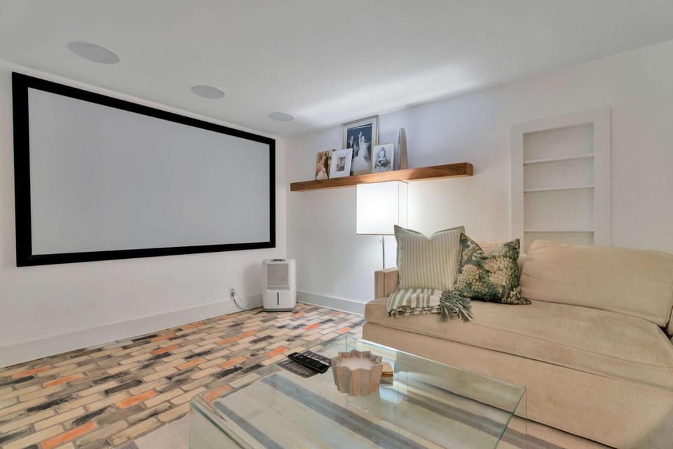 Parkside Blue-Walkable to Downtown & UofA-Sauna House in Fayetteville