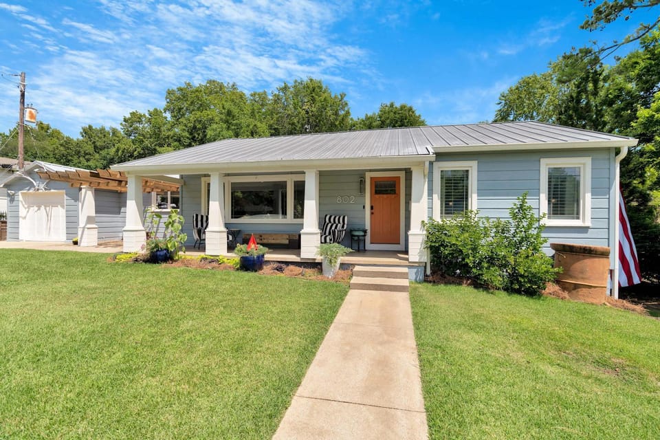 Parkside Blue-Walkable to Downtown & UofA-Sauna House in Fayetteville