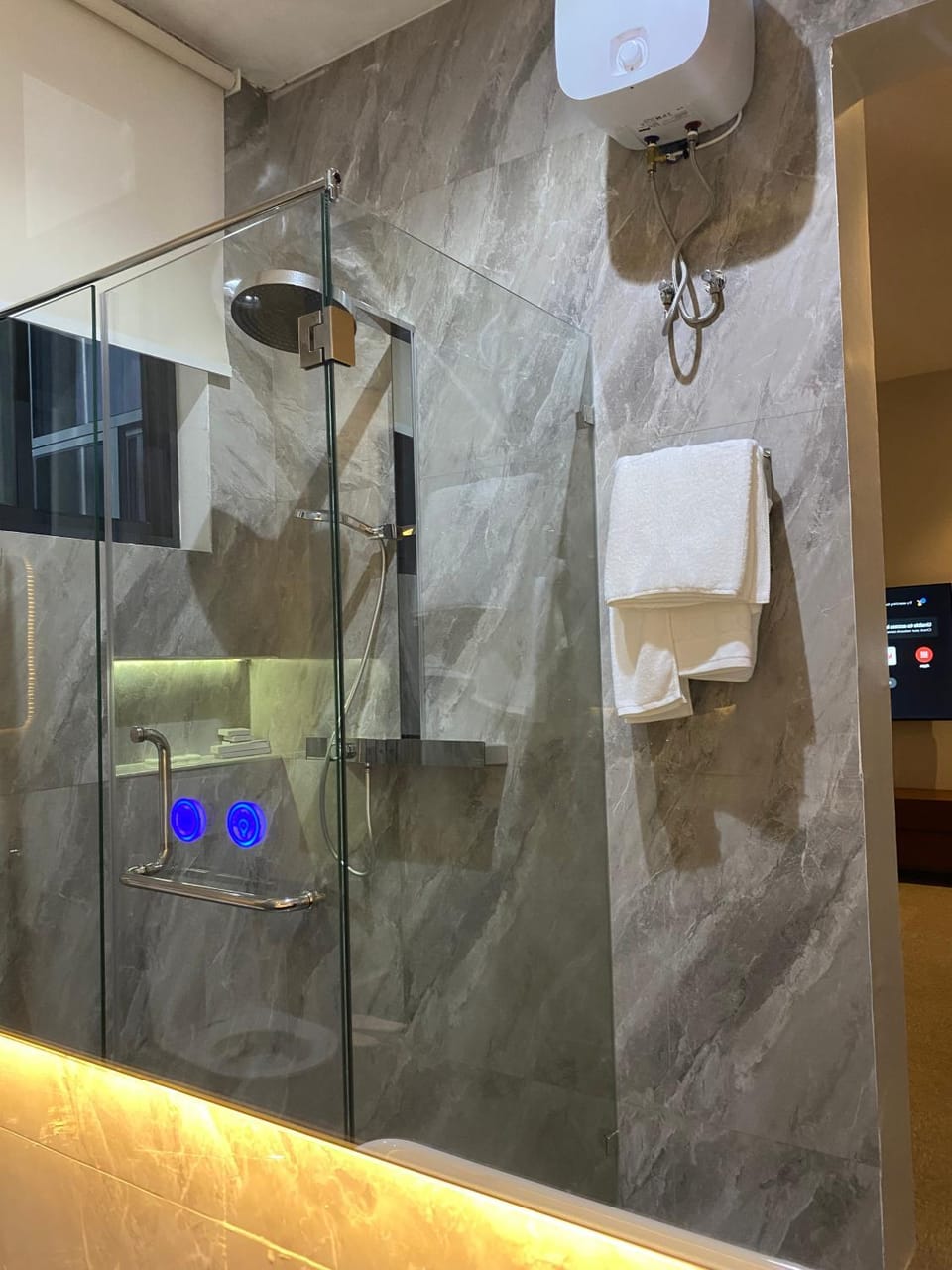 Shower, Bathroom, towels