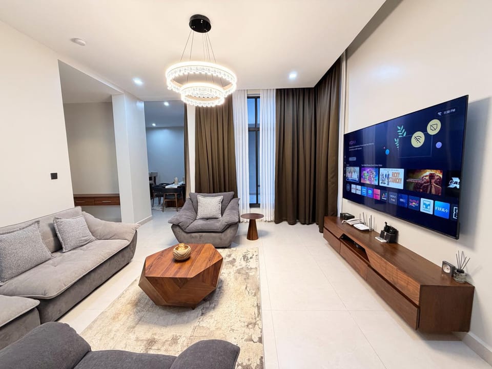 Communal lounge/ TV room, TV and multimedia, Living room, Seating area, Evening entertainment