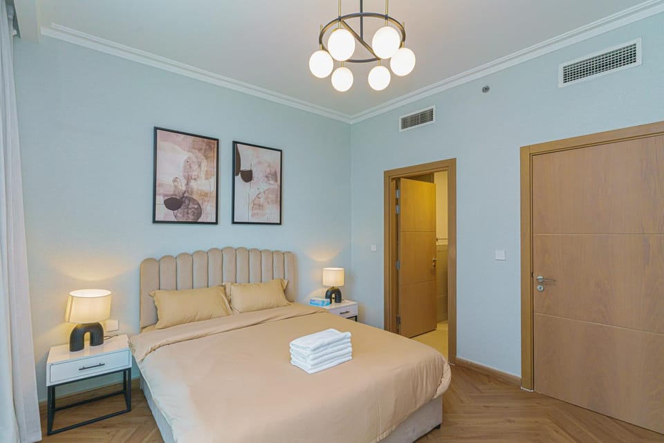Rovostays Private Room in Luxury Burj Vista Apartment Dubai with Burj Khalifa View Near Dubai Mall Apartment in Dubai