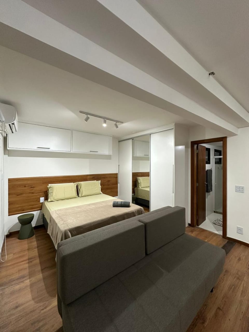 Photo of the whole room, Bedroom