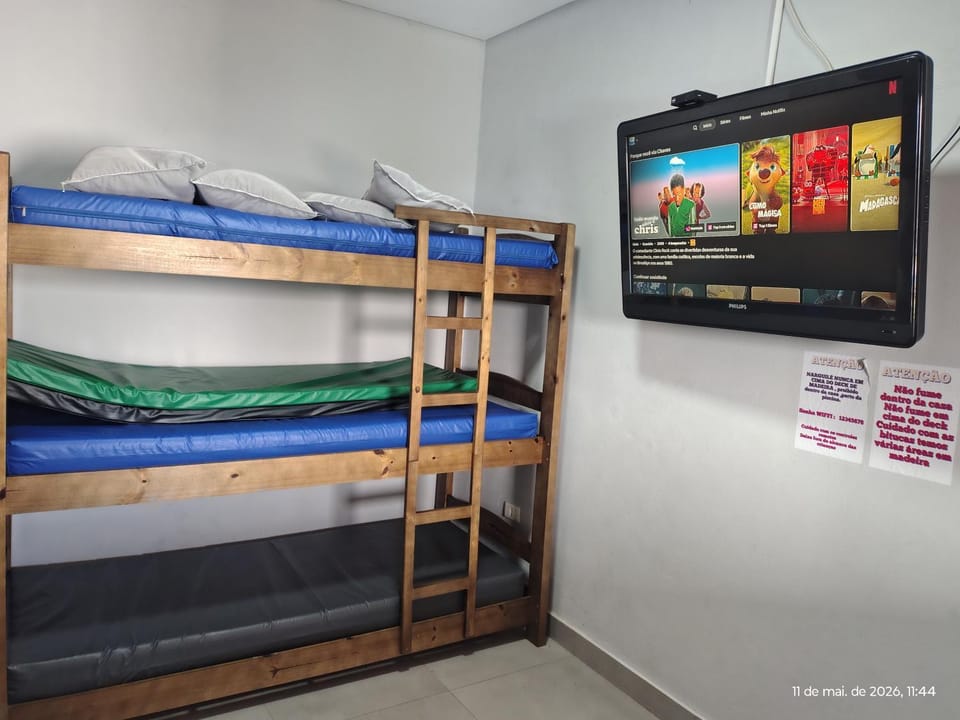Casa com piscina, aconchegante, aceita pet House in Cotia