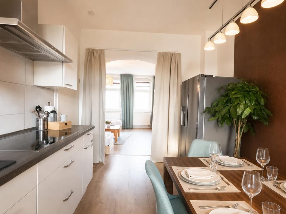 Kitchen or kitchenette, Dining area, Food, Lunch, Dinner, stove, kitchen
