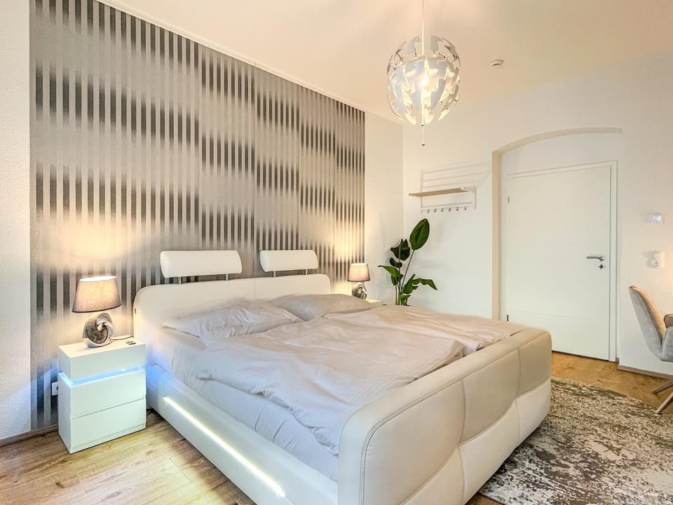 Bed, Night