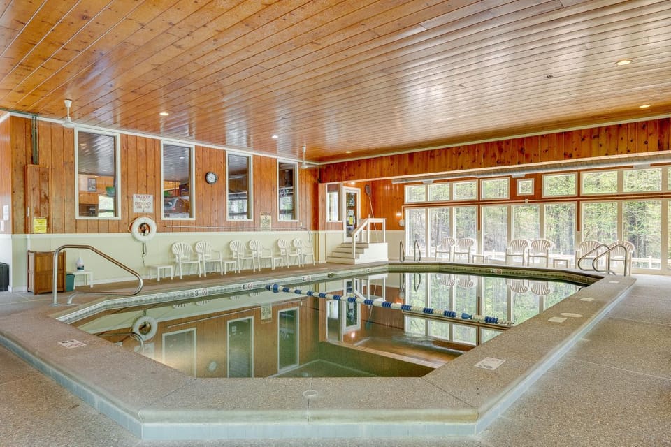 3 Mi to Story Land: All-Season Family Condo House in Bartlett
