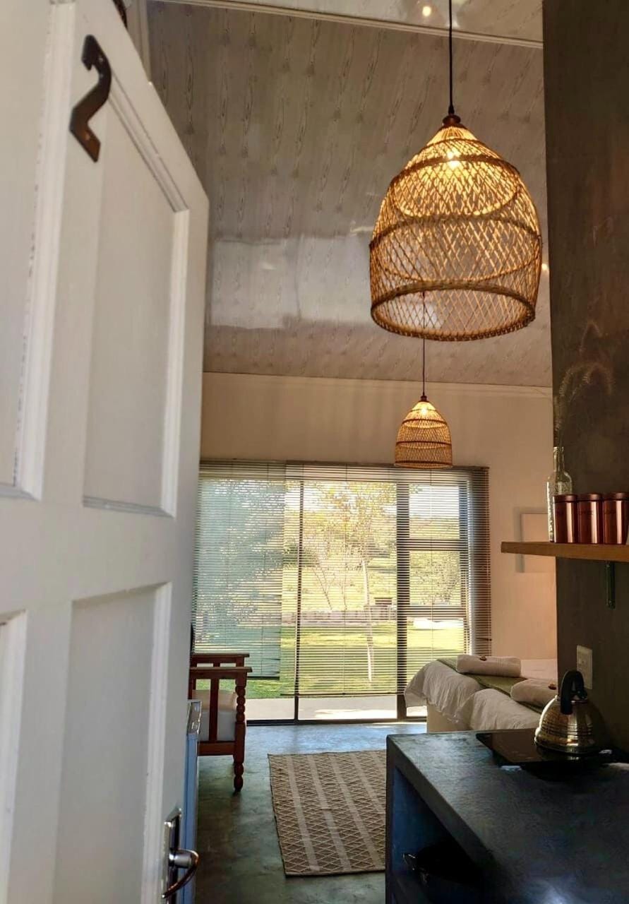 Kitchen or kitchenette, Garden view