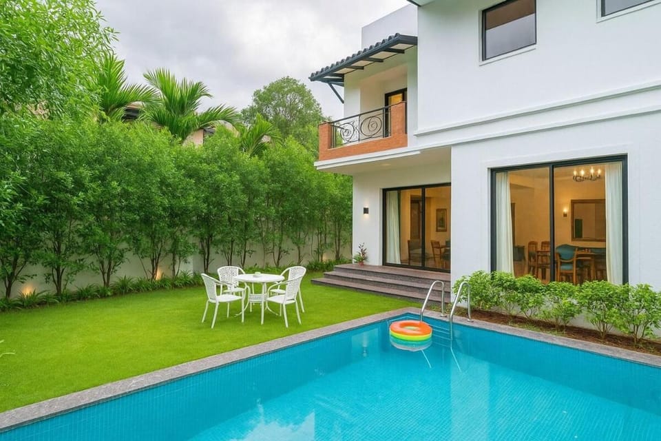 Property building, Swimming pool