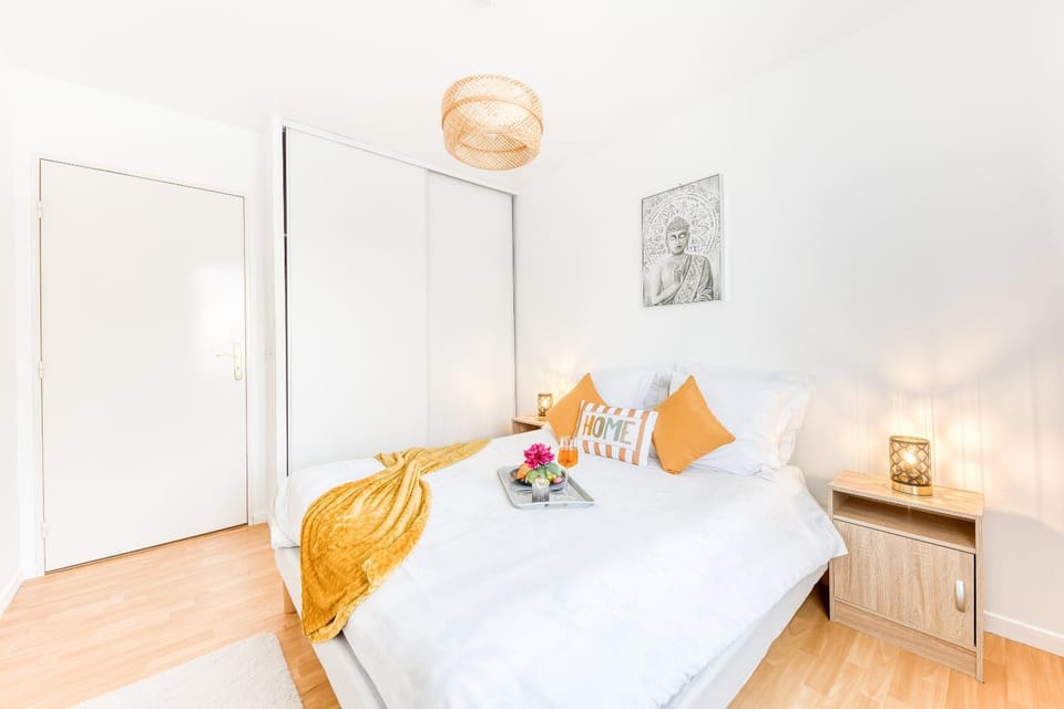 Bed, Photo of the whole room, Bedroom, wardrobe